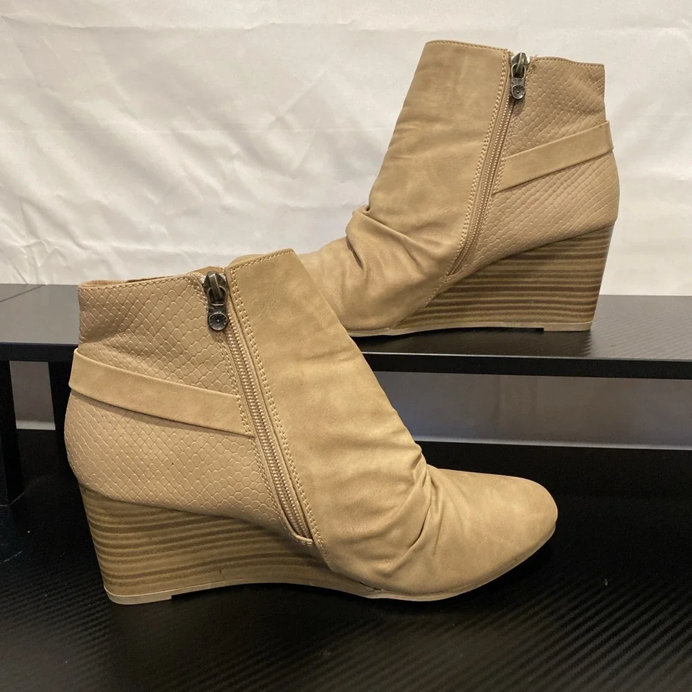Blowfish Boots Womens 8.5 Ankle Bootie Brown‎ Side Zip Casual Round Toe Wedge